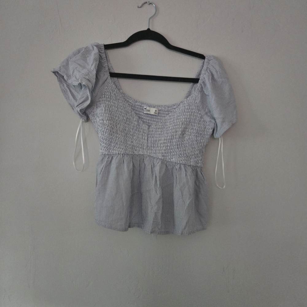 Hollister Gray Smocked Peplum Blouse Short Sleeve